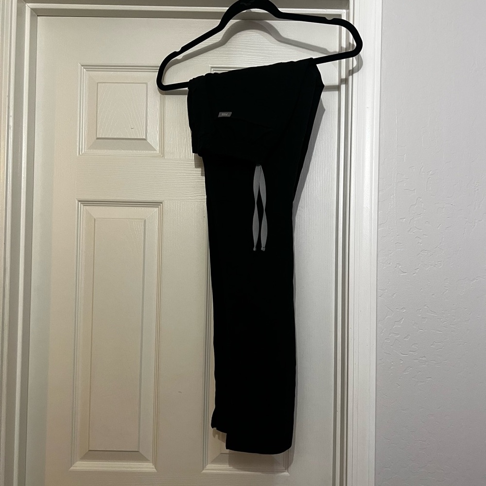 FIGS Yola skinny scrub pants - black